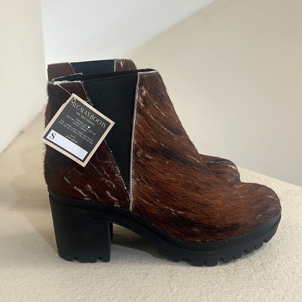 NWT Alcala’s Cowhide Boot, Size‎ 8